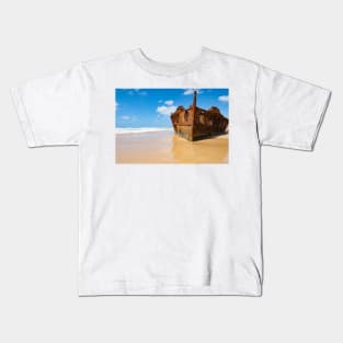 Shipwreck, Maheno rusting hulk grounded on Fraser Island. Kids T-Shirt